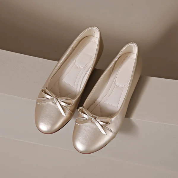 sg-11134201-7reny-m2nm2u99y06f02 Glossy Classic Bow Ballet Flats