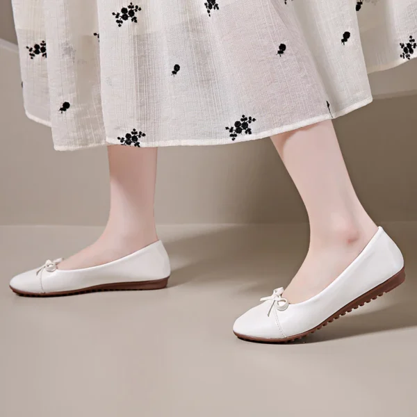 sg-11134201-7repe-m2nm2pa18aux94 Glossy Classic Bow Ballet Flats